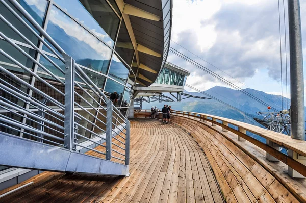 HDR Skyway Mont Blank ropeway, w dolinie Aosty — Zdjęcie stockowe