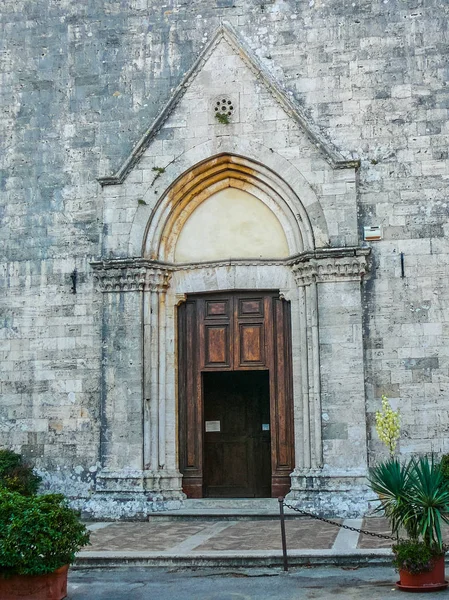 意大利托斯卡纳的蒙特普尔西亚诺圣玛丽亚系列教堂 Hdr — 图库照片