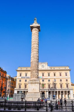 Roma, İtalya - 24 Haziran 2014: Yüksek Dinamik Aralık (Hdr) mermer sütun in Marcus Aurelius Piazza Colonna kare içinde