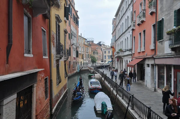 Vista del canal en Venecia — Foto de Stock