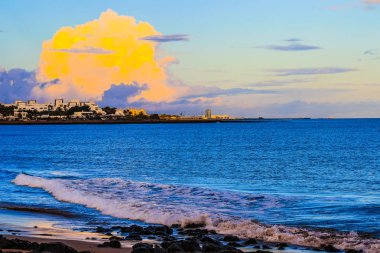 Yüksek dinamik aralık (Hdr) Lanzarote beach, Afrika kıyıları açıklarında Atlantik Okyanusu'nda Kanarya Adaları İspanyol bir adada