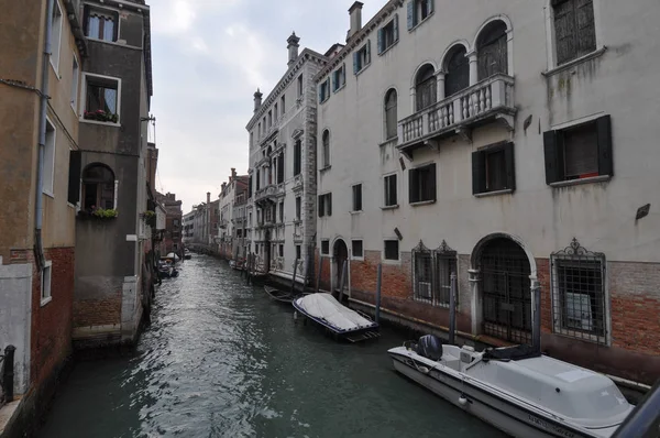 Vista del canal en Venecia — Foto de Stock