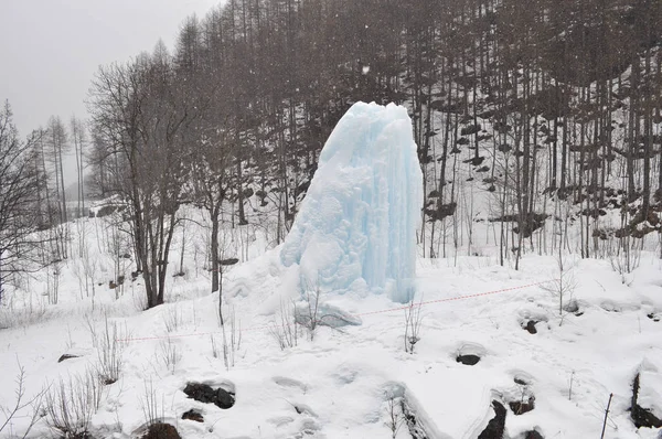 Ijssculptuur Het Aosta Dal Bergen — Stockfoto