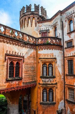 Yüksek dinamik aralık (Hdr) Castello del Roccolo kale Güney Piedmont İtalya