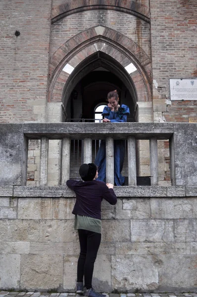 Romeo and Juliet impersonators in Rimini — Stock Photo, Image