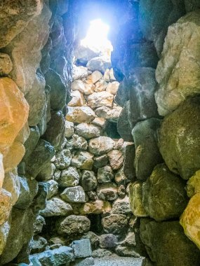 Yüksek dinamik aralık (Hdr) Harabeleri antik Sunuxi Nuraghe megalitik Sardunya, İtalya'da inşaat
