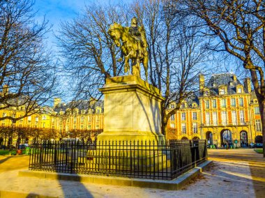 Yüksek dinamik aralık (Hdr) Place des Vosges square Paris Fransa