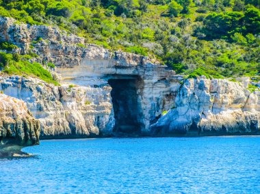 Yüksek dinamik aralık (Hdr) görünümü Minorca veya Menorca Balear adaya İspanya Majorca yakınındaki Akdeniz'de