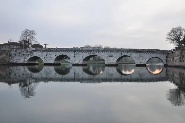 ポンテ ティべリ イタリア リミニのアウグストゥスの つまり ティベリウス橋 別名橋 — ストック写真