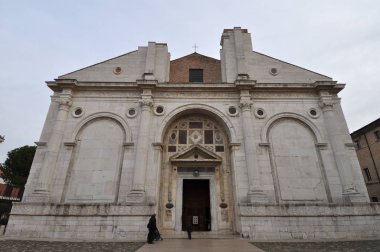 Rimini, İtalya - Mart 2017 yaklaşık: Tempio Malatestiano bitmemiş katedral kilise St Francis için adında (Malatesta Tapınağı anlamına gelir)