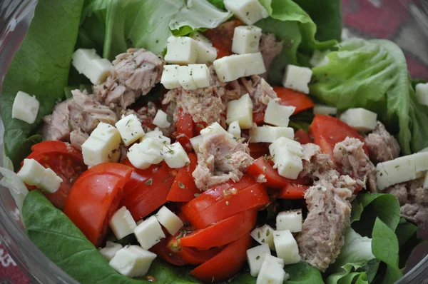 Salat Und Thunfisch Tomaten Salat Einer Schüssel — Stockfoto