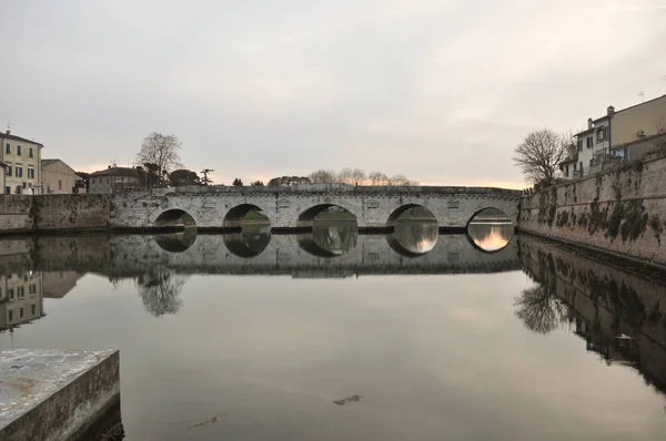 ポンテ ティべリ イタリア リミニのアウグストゥスの つまり ティベリウス橋 別名橋 — ストック写真