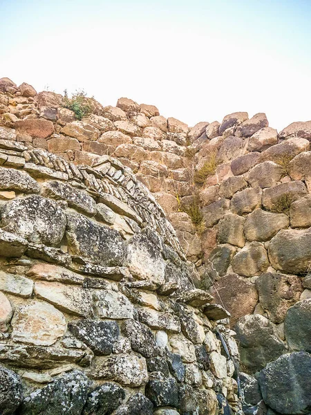 高动态范围 Hdr 的在撒丁岛 意大利古代 Sunuxi Nuraghe 巨石建筑遗址 — 图库照片