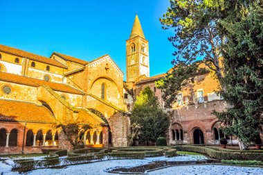 Yüksek dinamik aralık (Hdr) Abbazia di Staffarda abbey Revello İtalya