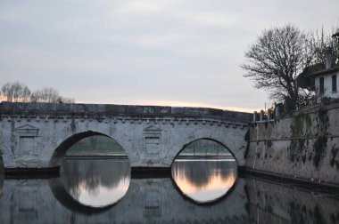 Ponte di Tiberio Rimini, İtalya Augustus Köprüsü (aka Tiberius köprü anlamına gelir)