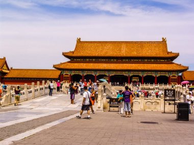 Beijing, Çin - 16 Ağustos: Yüksek dinamik aralık (Hdr) insanlar üzerinde Ağustos 16, 2008 Pekin, Çin Pekin Çin Tanrım ne kadar huzurlu Tiananmen kapısı ziyaret