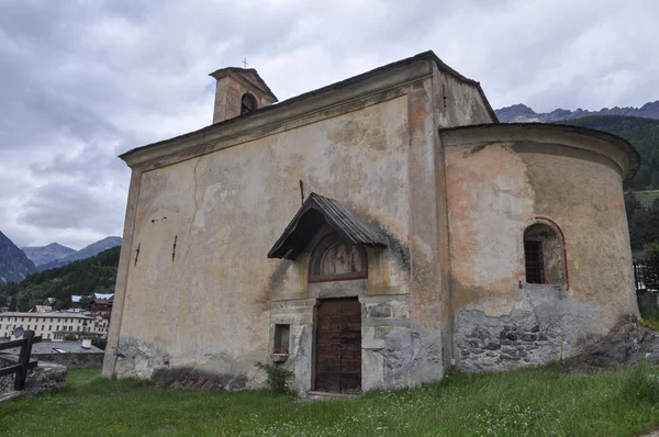 Mening van het oude stadscentrum Bormio — Stockfoto