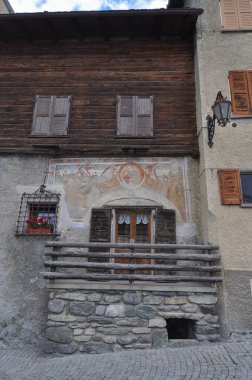 Bormio, İtalya için eski şehir merkezinin görünümü