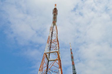 İletişim kulesi radyo direk havadan antene