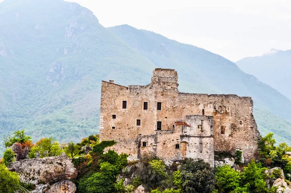 Yüksek dinamik aralık (Hdr) şehir Castelvecchio'yu di Rocca Barbena, Savona, Liguria, İtalya