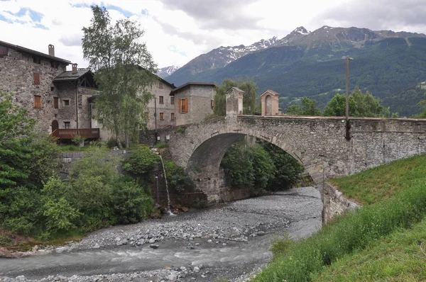 Σύνθετο Γέφυρα Πάνω Από Τον Ποταμό Frodolfo Bormio Ιταλία — Φωτογραφία Αρχείου