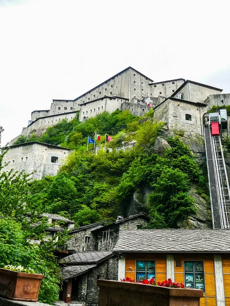 Vysokým Dynamickým Rozsahem Hdr Pevnost Bard Opevněný Komplex Údolí Aosta — Stock fotografie