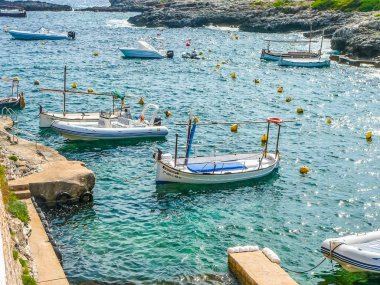 Yüksek dinamik aralık (Hdr) görünümü Minorca veya Menorca Balear adaya İspanya Majorca yakınındaki Akdeniz'de