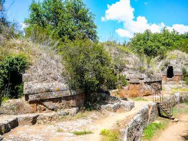 Cerveteri, İtalya - Haziran 2016 yaklaşık: Yüksek dinamik aralık (Hdr) Etrüsk nekropol Banditaccia