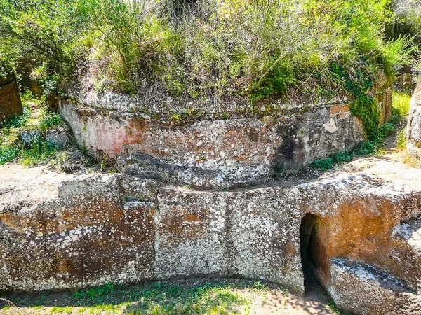 Cerveteri, İtalya - Haziran 2016 yaklaşık: Yüksek dinamik aralık (Hdr) Etrüsk nekropol Banditaccia