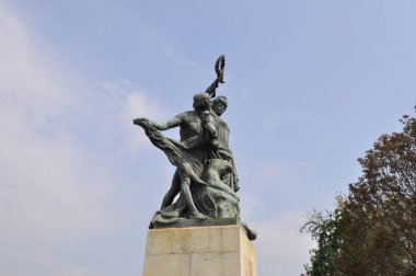 Torino, İtalya - Nisan 2017 yaklaşık: Heykel Ponte Umberto Köprüsü