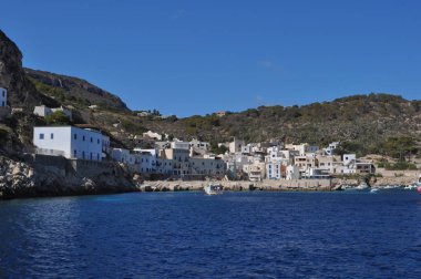 Kumsalda Eagadian Adaları Trapani, İtalya