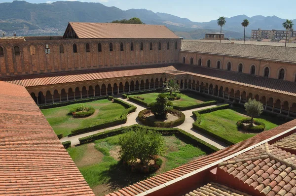 Chiostro della Cattedrale di Monreale — Foto Stock