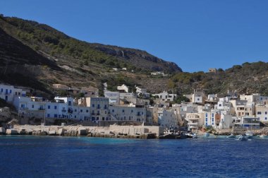 Kumsalda Eagadian Adaları Trapani, İtalya