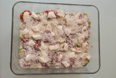 kabak (Cucurbita pepo) aka kabak domates ve Peynirli sebzeli yemekler ile sebze ızgara