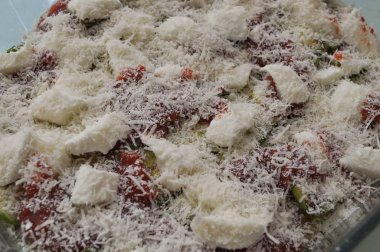 kabak (Cucurbita pepo) aka kabak domates ve Peynirli sebzeli yemekler ile sebze ızgara