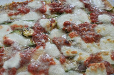 kabak (Cucurbita pepo) aka kabak domates ve Peynirli sebzeli yemekler ile sebze ızgara