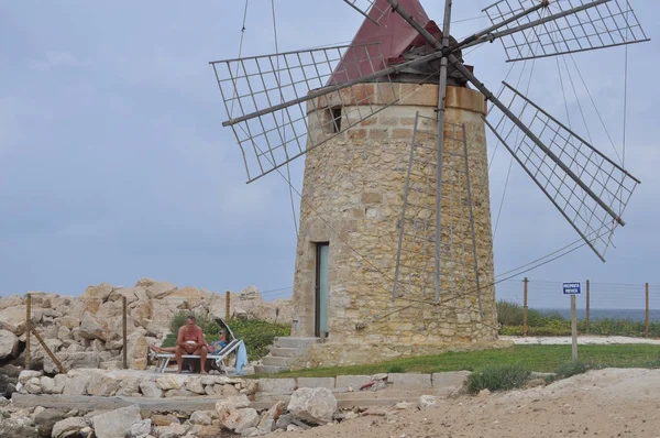 Trapani yel değirmeni — Stok fotoğraf