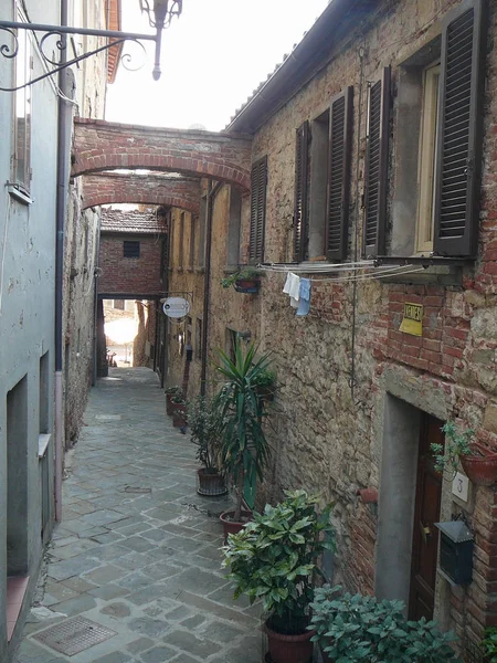 Lucignano şehir görünümünü — Stok fotoğraf