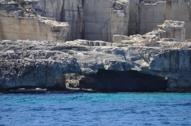 Kumsalda Eagadian Adaları Trapani, İtalya