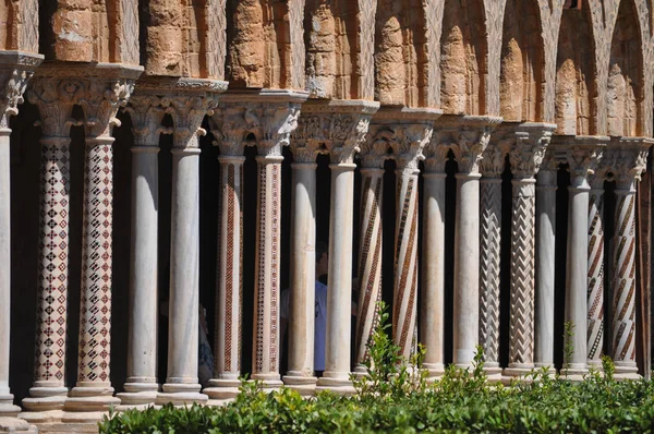 Cathedral cloister in Monreale — Stock Photo, Image