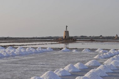 Marsala, İtalya 'da tuz (anlamı: Tuz düzlükleri)