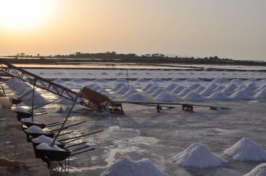 Marsala, İtalya 'da tuz (anlamı: Tuz düzlükleri)