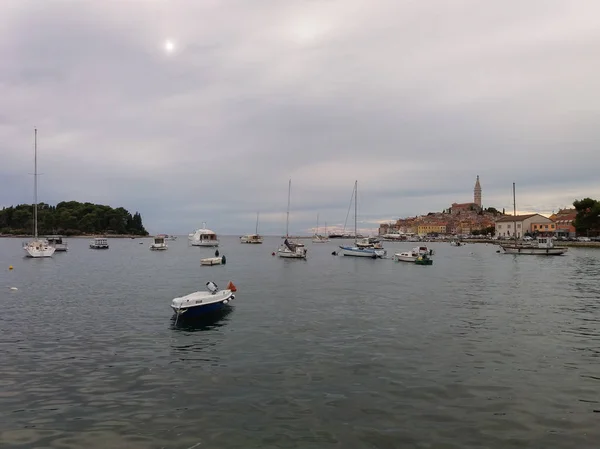 Vista de la ciudad de Rovinj — Foto de Stock