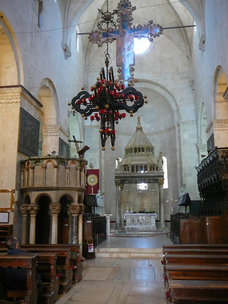 Вид на церковь Трогира — стоковое фото