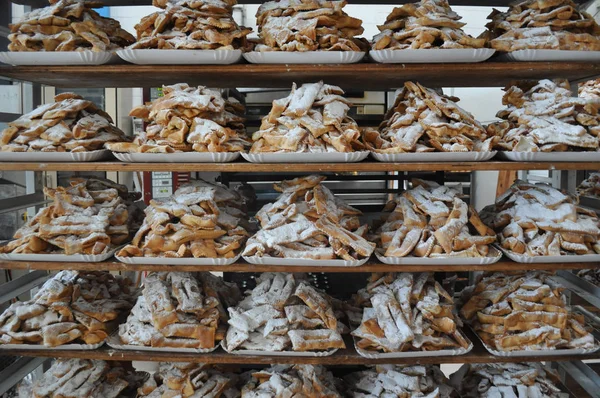 面包店里的糕点和饼干甜食 — 图库照片