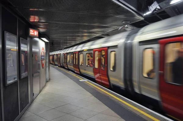 Westminster metrostation in Londen — Stockfoto