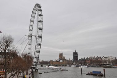Londra, İngiltere - Şubat 2018 yaklaşık: London Eye ferris Thames Nehri'nin güney kıyısında aka Millennium tekerlek tekerlek