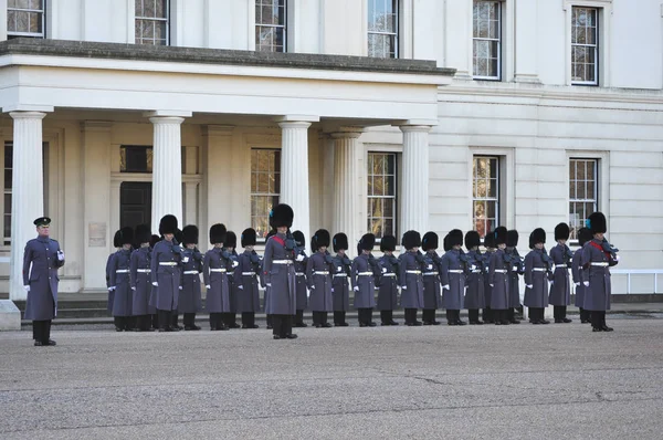 Changing of the Guard at Buckingham Palace in London — Stock Photo, Image