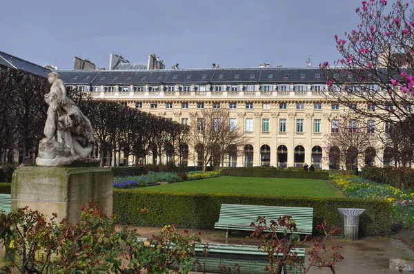 Jardin du Palais Royal (Ogród Pałacu Królewskiego) w Paryżu — Zdjęcie stockowe