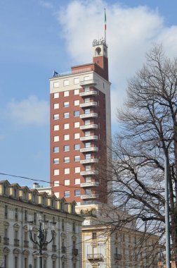 TURIN, İtalya - CRCA MARCH 2020: Piazza Castello 'daki Torre Littoria gökdeleni